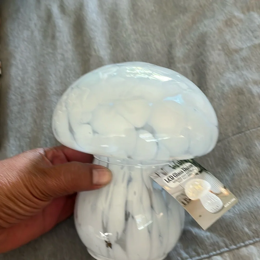 NEW WHITE & CLEAR SWIRLS GLASS MUSHROOM LIGHT White Light tabletop décor